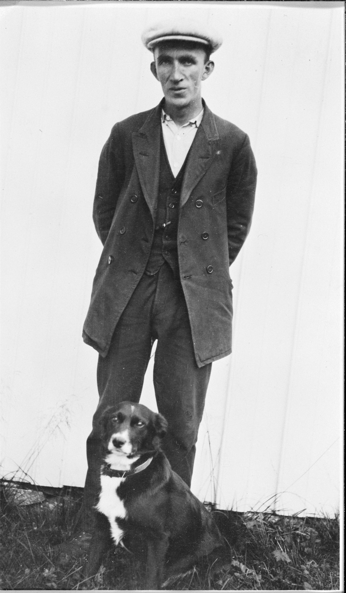 Ludvig Meland med hunden, Åfjord