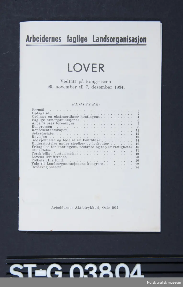 Hefte med tittelen "Lover" og undertittelen "Vedtatt på kongressen 25. november til 7. desember 1934".