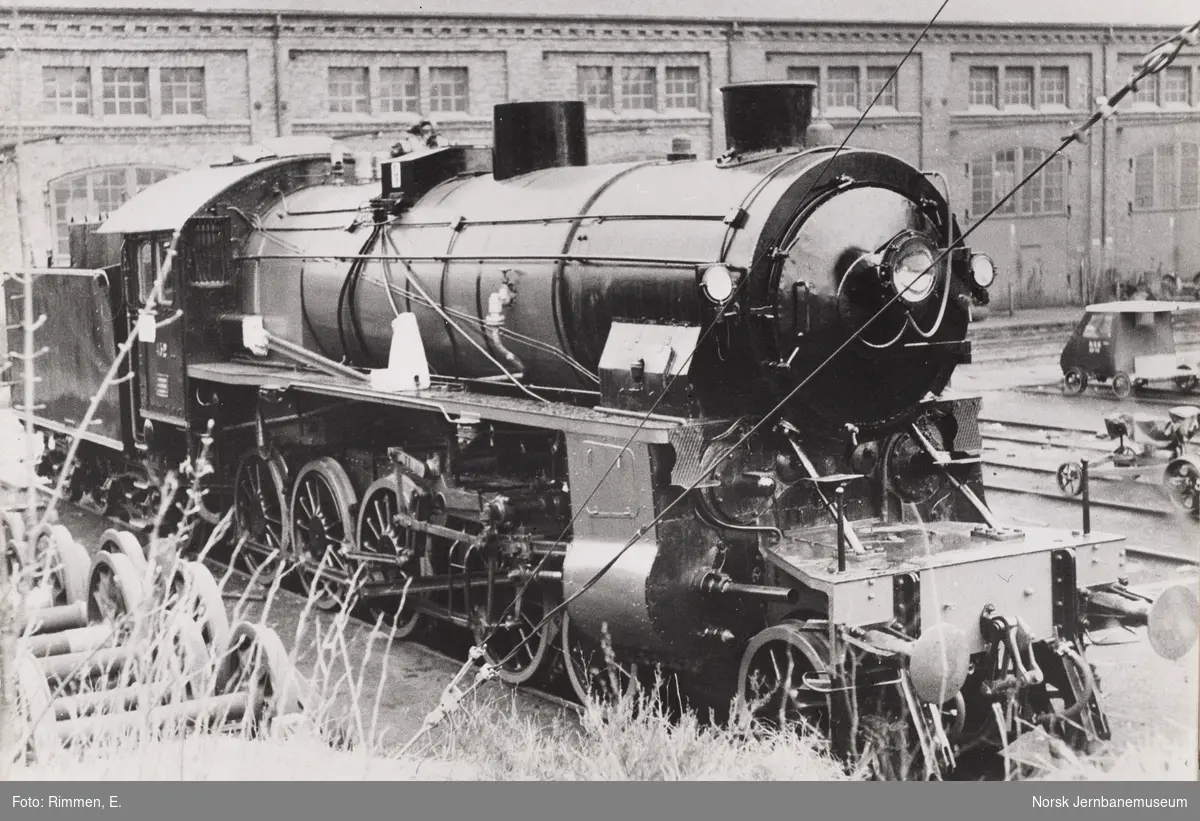 Damplokomotiv type 31b nr. 452 utenfor verkstedet Kronstad i Bergen etter hovedrevisjon