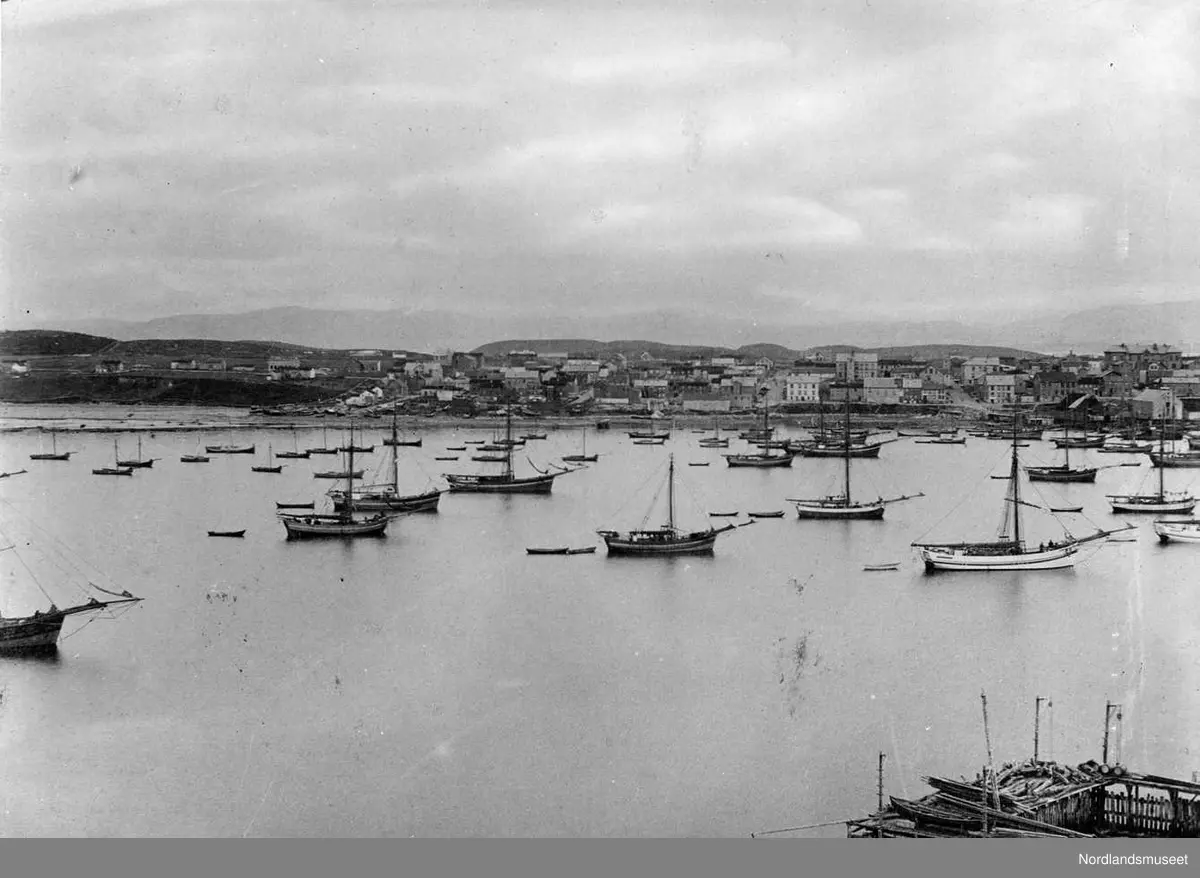 bod-havnen-med-kj-pstaden-i-bakgrunnen-foto-ukjent-nordlandsmuseet
