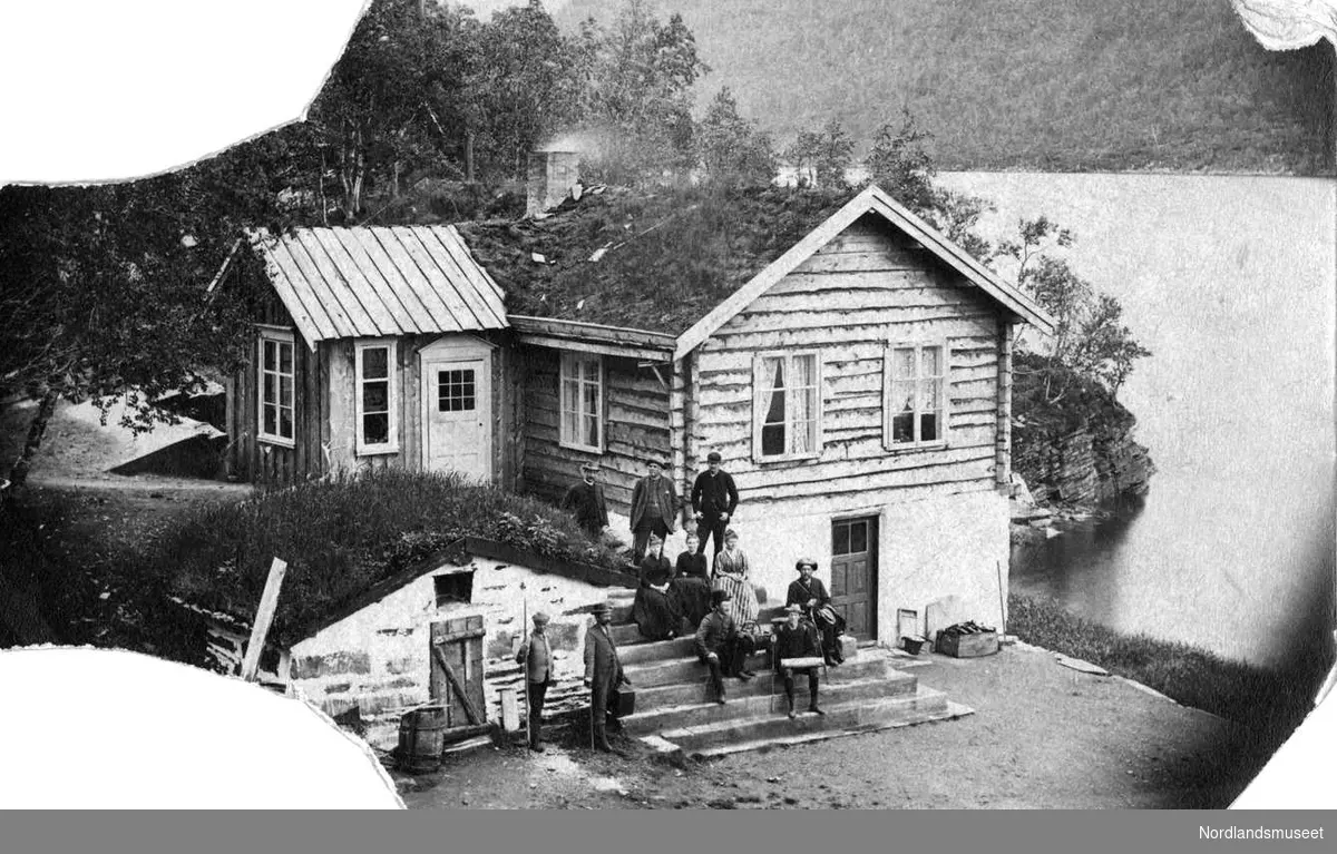 Furulund. 
Messa i Furulund ca 1892. Til venstre for Messa ser vi kontoret og til høyre er iskjelleren med Direktørens bolig bakenfor. 

Foto Elis Fahlstrøm.
