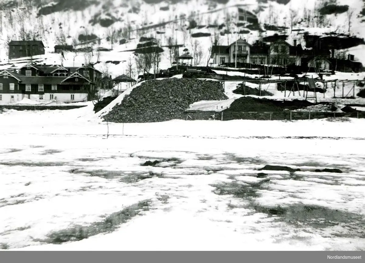 Furulund. 
Sett ute fra isen ca 1899. 

Foto Ukjent.