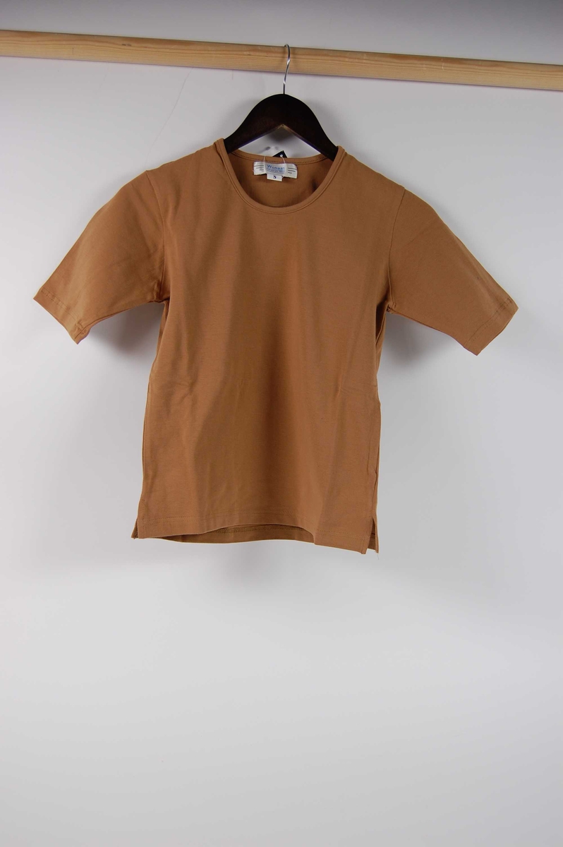 Brun T-skjorte