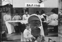 Fotomontasje, tjenere, barnebarn, måltid, tunet, barnevogn,