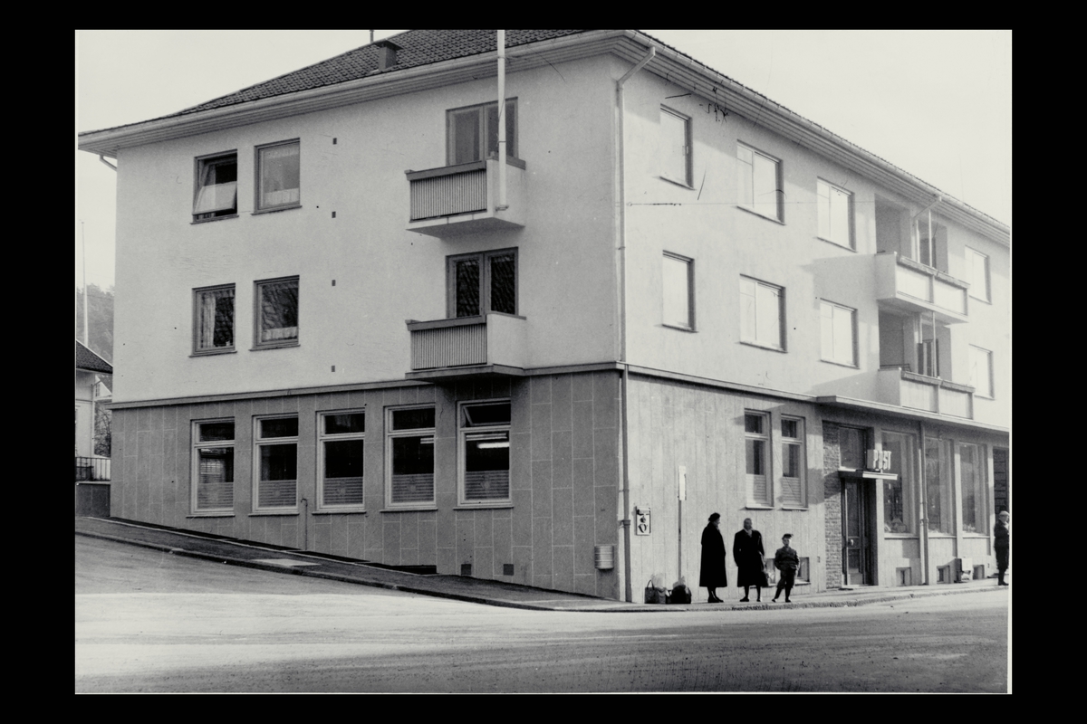 Eksteriør, postkontor, 1440 Drøbak, postskilt. Drøbakk postkontor 1956.