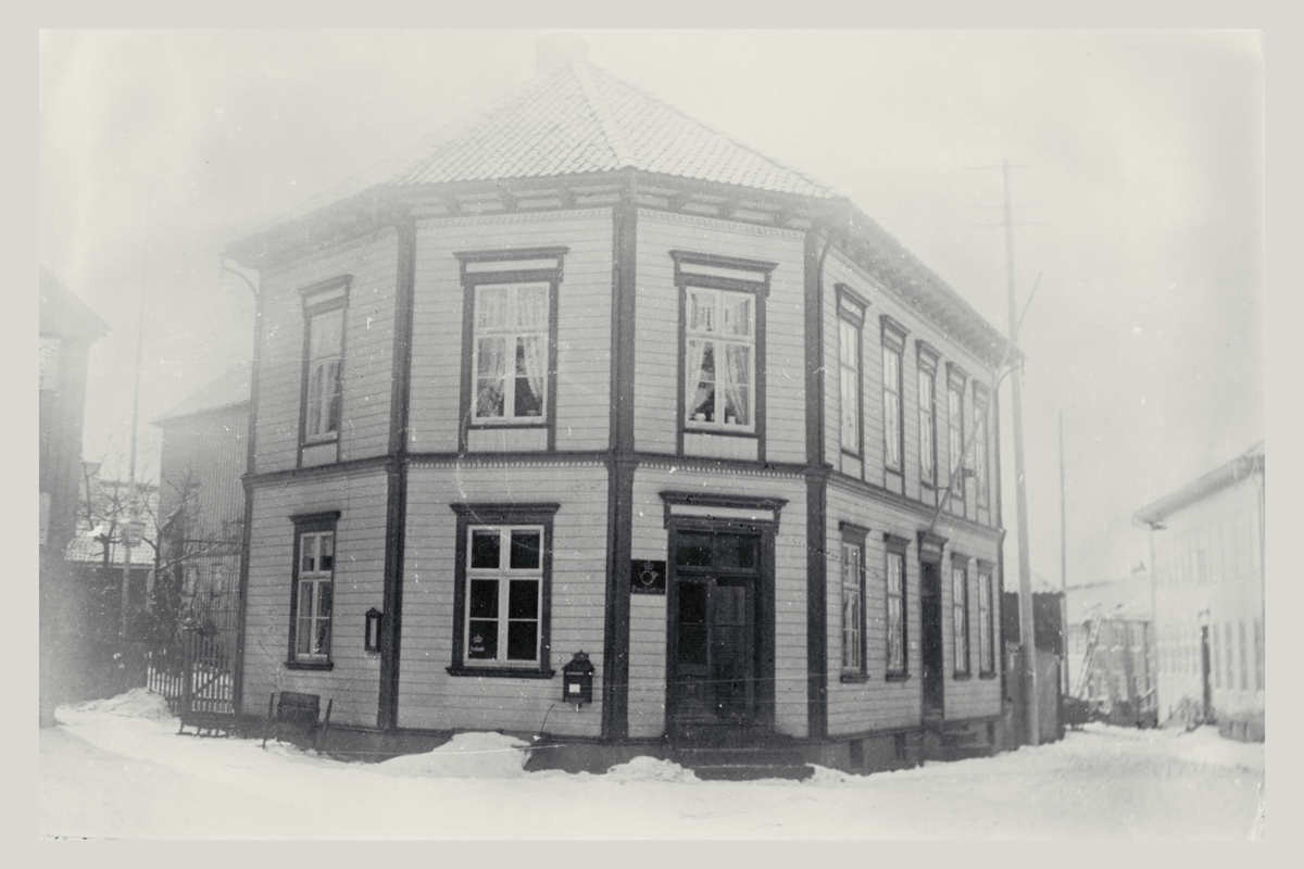 eksteriør, postkontor, 4890 Grimstad, ca. 1910, postskilt, postkasse