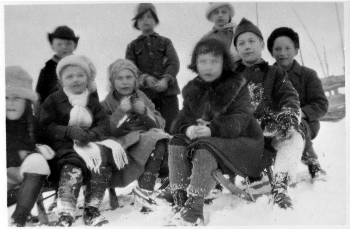 Barn, skoleutflukt, Gudrun Ørns skole, vinter, snø, kjelke