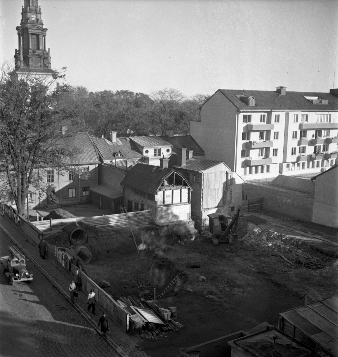 Einar Jagerwalls första bok, sid. 64: Storbygge vid S:t Larsgatan 25 - Storgatan 36 påbörjas. Småhusen i bakgrunden är numera ersatta av en sexvåningsbyggnad.