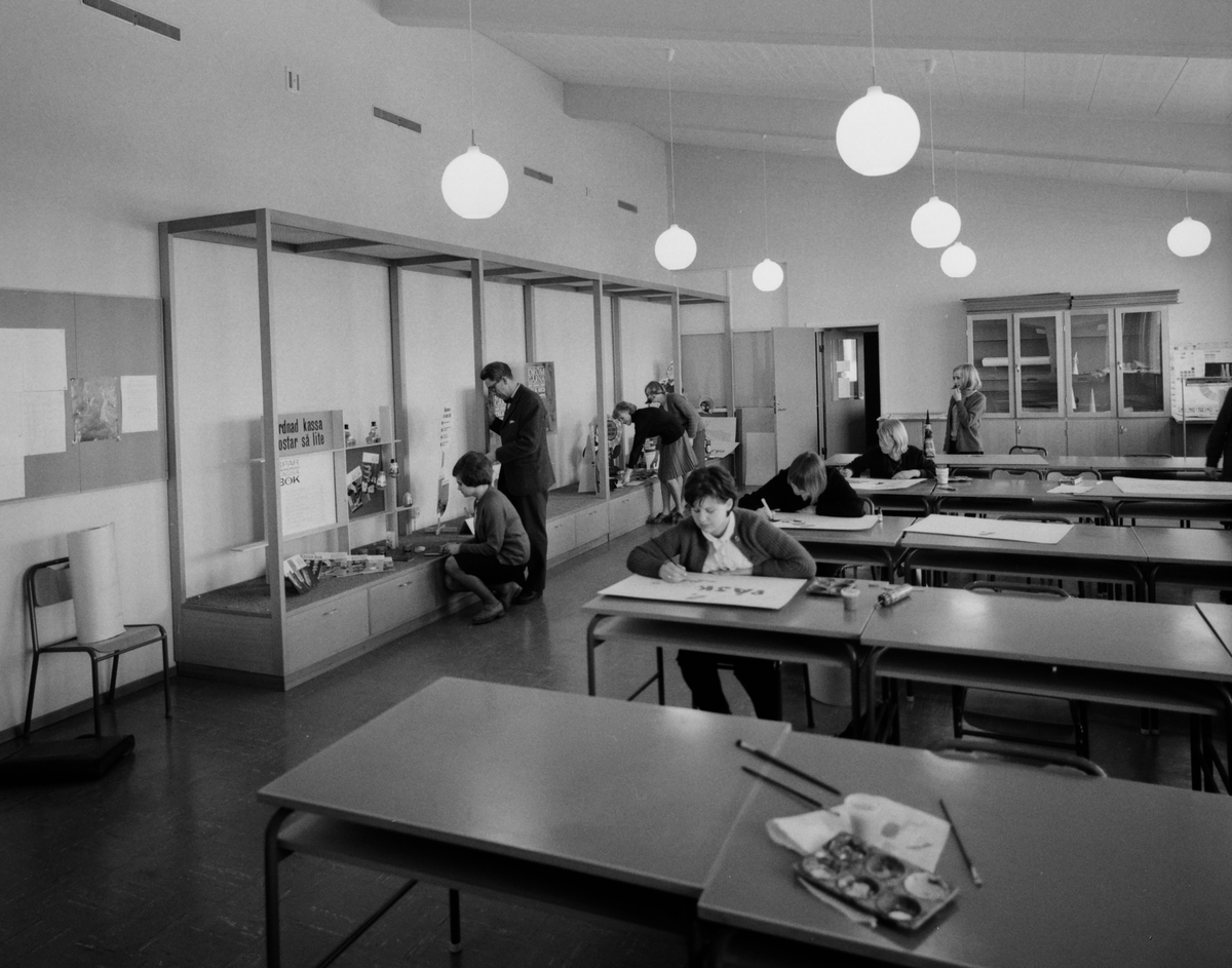 Exteriör och interiörer från Yrkesskolan , Anders Ljungstedts gymnasium , Ljunkan, 1965
