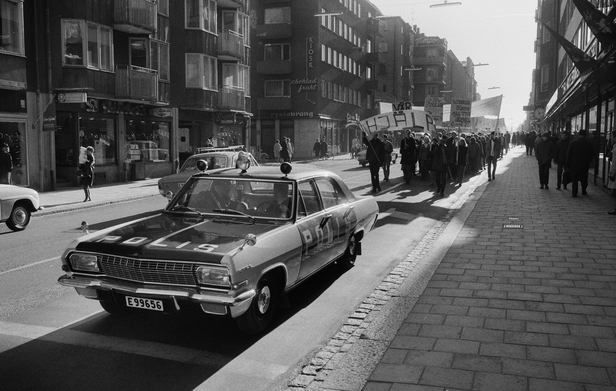 Skoldemonstration på Sankt Larsgatan, 1966.