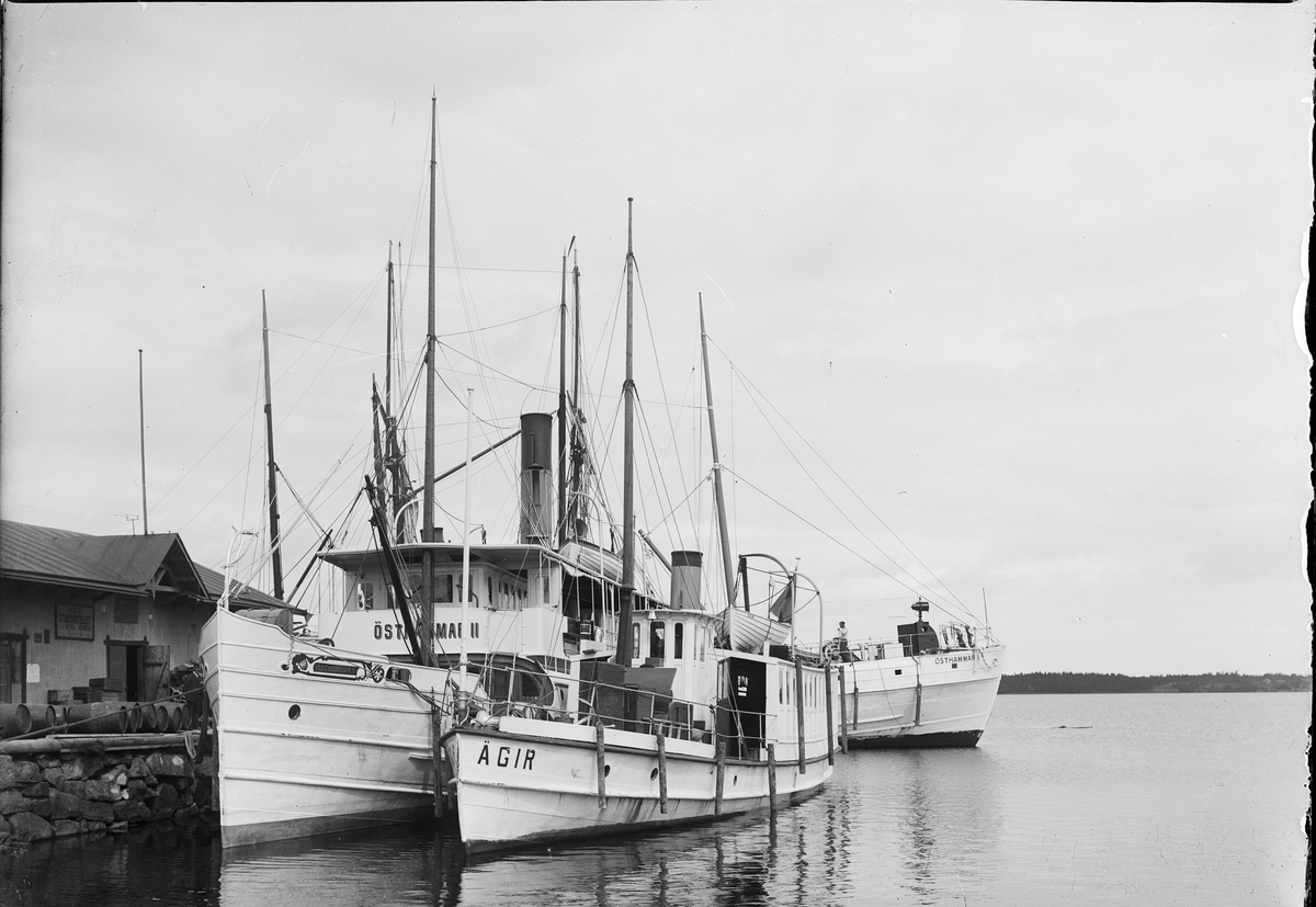Båtar i hamnen, Östhammar, Uppland