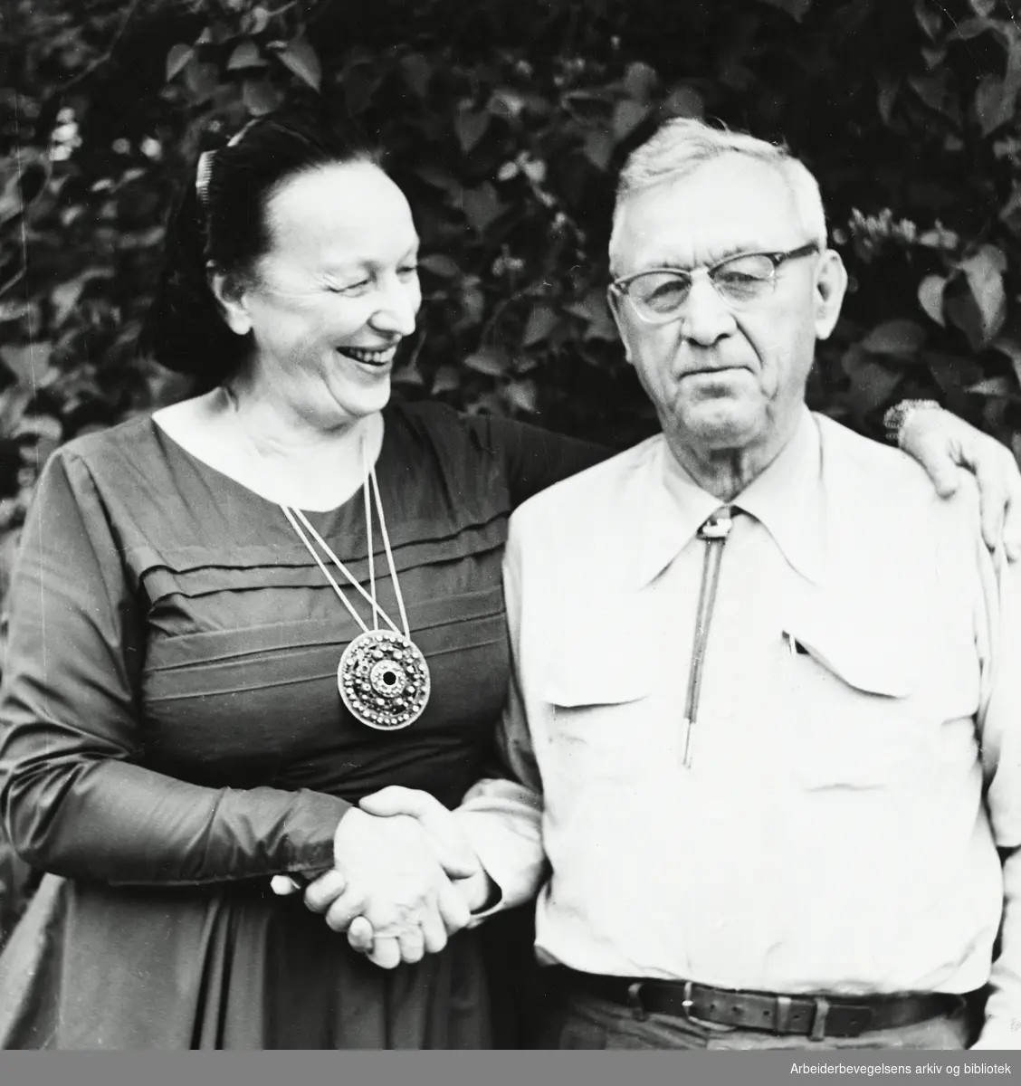 Ingeborg Refling Hagen og hennes bror Hjalmar Hagen. 1962.