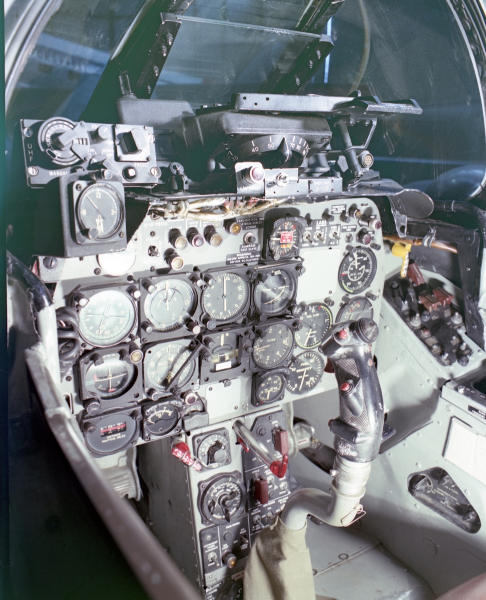 Cockpit North American F-86F Sabre jet. - Forsvarets museer ...