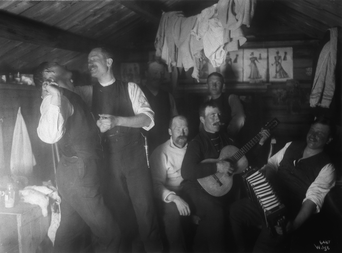 Sang og dans på Elveseter på Filefjell. Fotografert i april 1907.