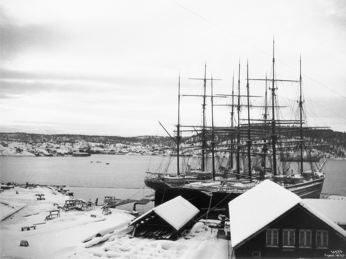 Kragerø - skip i opplag ved Biørns Værft i Talakshavn 3/12 1909