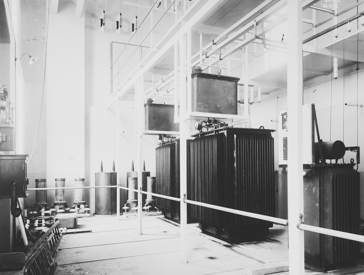 Transformator i Lillestrøm Cellulosefabrikk AS. Fotografert 1912.