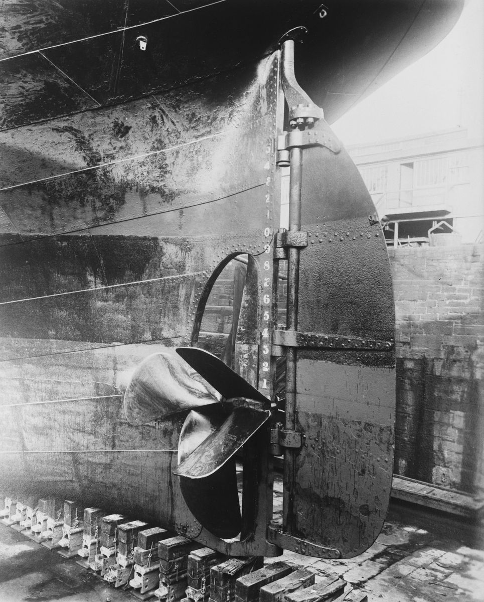 Kontrapropell og ror på skip av jern. Fotografert 1923.