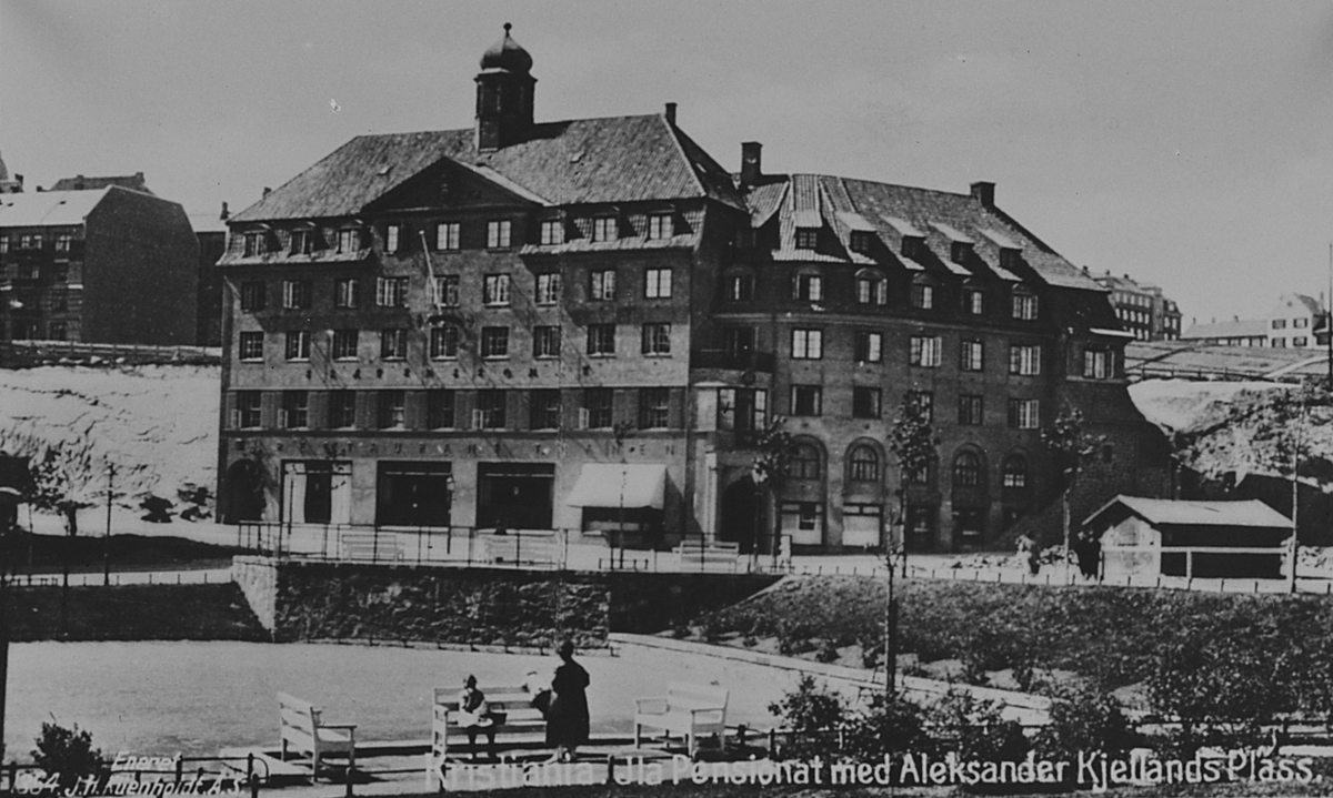 Ila pensjonat ruver i landskapet rundt Alexander Kiellands plass. Fotografert 1926.
