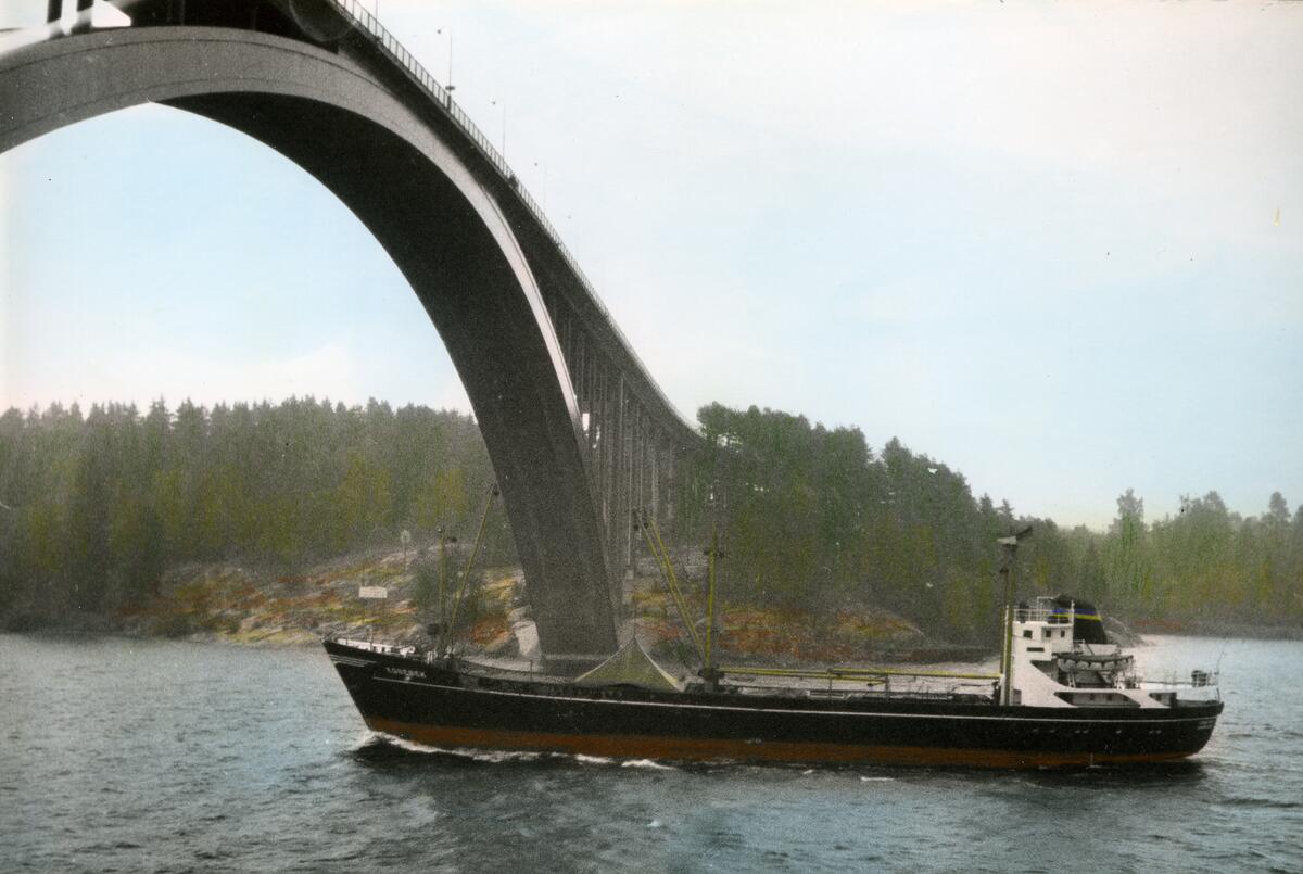 Fartyget Eggebek vid Sandöbron