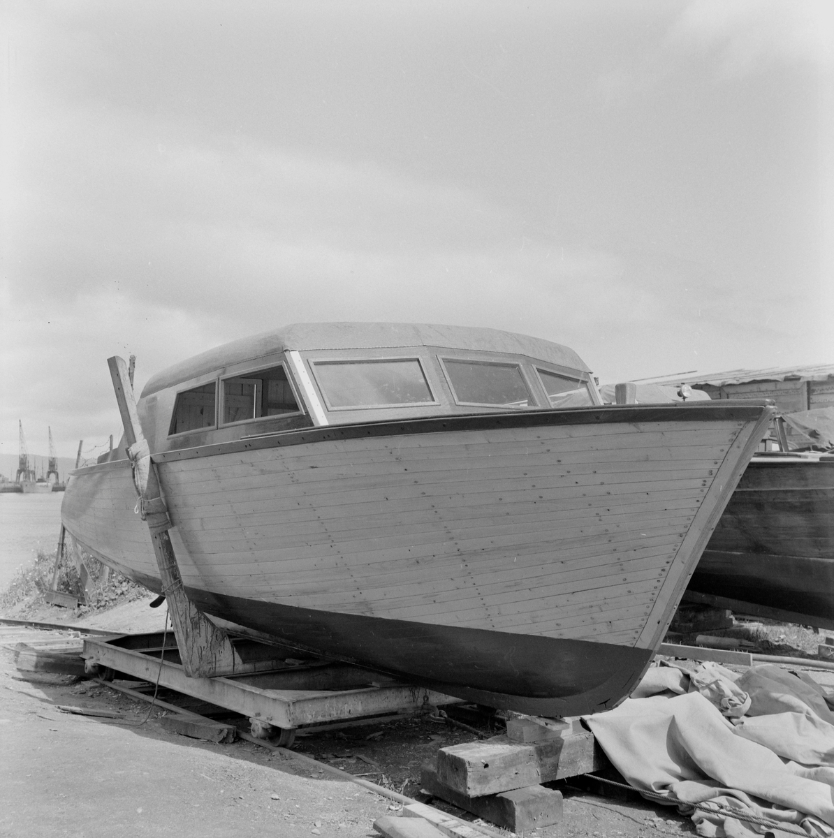 Rolf Eriksen med selvbygd båt