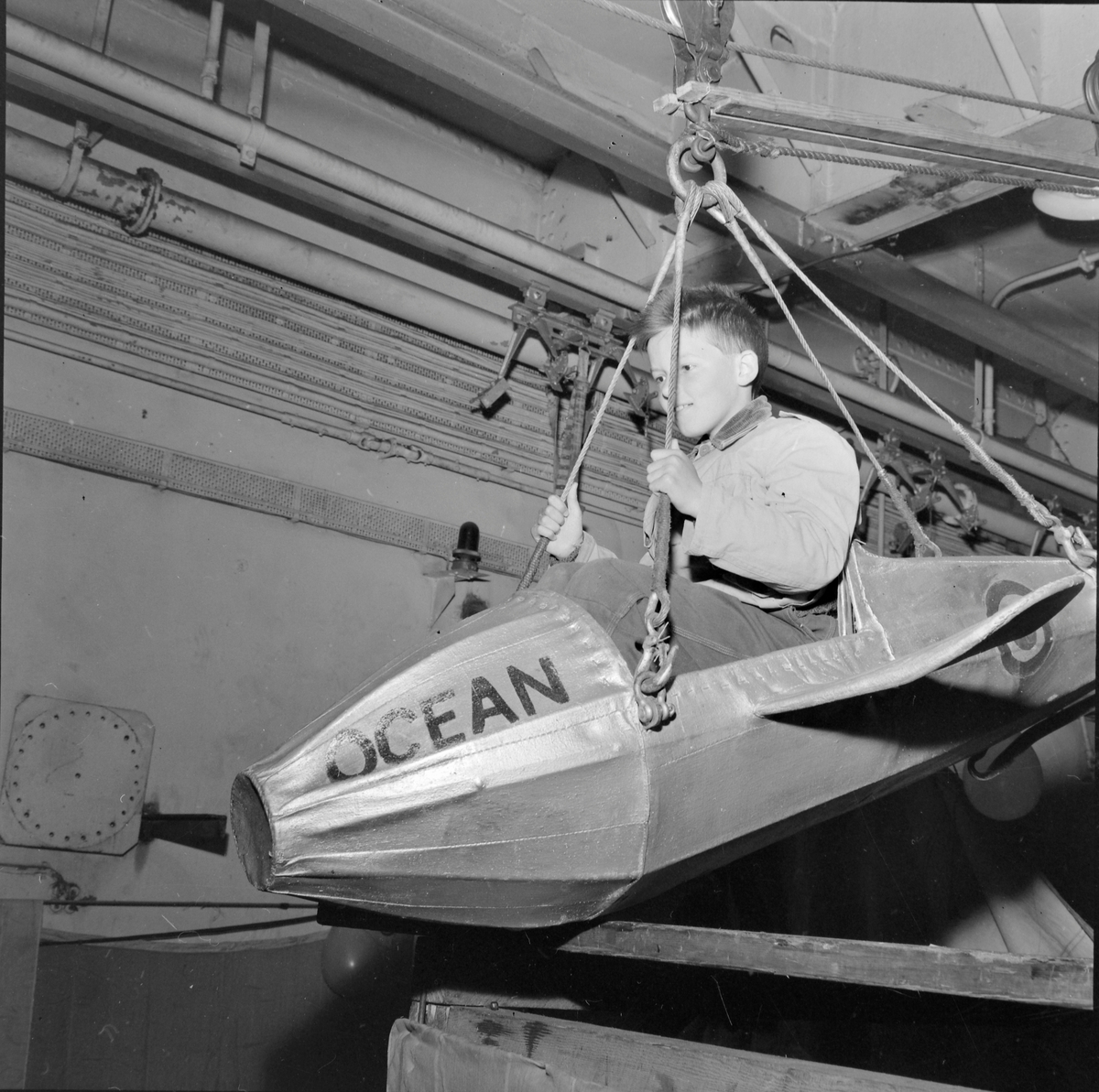 Barneselskap ombord på hangarskipet HMS Ocean