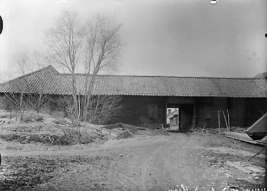Portlider med stall på Nordanby gård i Västerås.