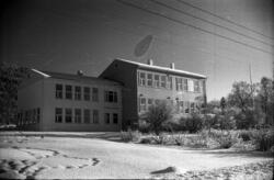 Kvamskolen på Bjørset.."1 halvdel av april 1961"."vinterbild