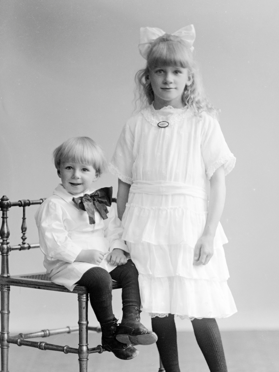 Innskr. på negativkonvolutt: "Anna Laugen m. fl" - 1921