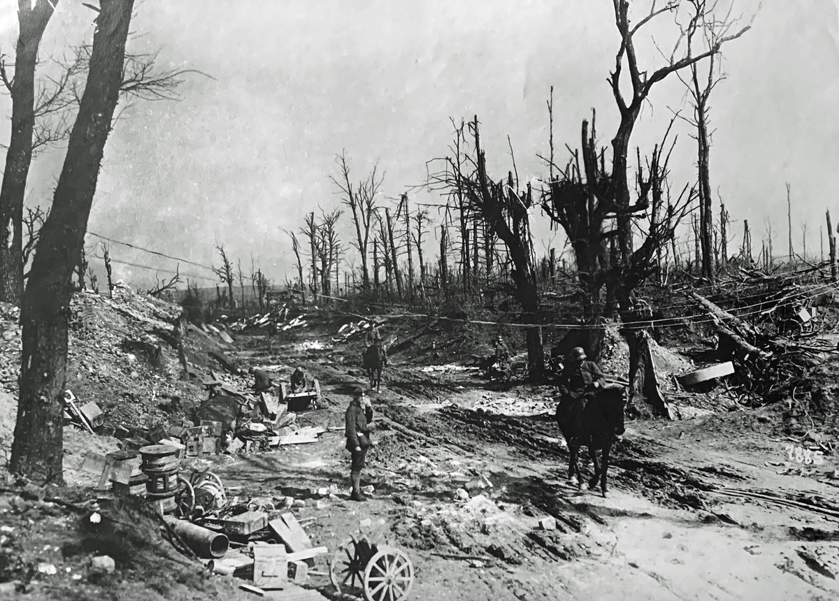 Stridsområdet mellan Bapaume - Arras med en av tyskarna stormad hålväg.