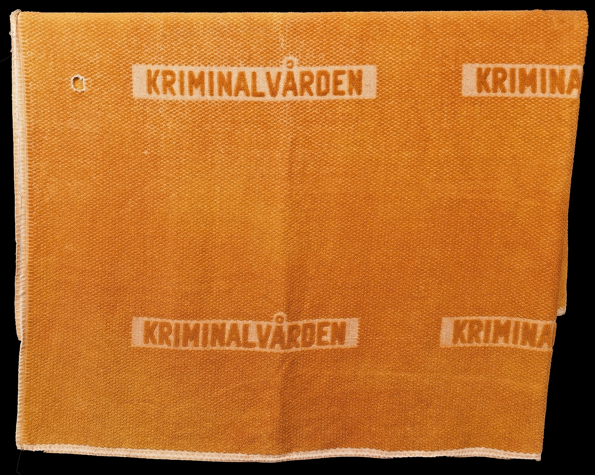 Orange filt, med tryck "Kriminalvården".