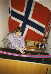 Frigjøringsutstilling i bystyresalen i Hammerfest i 1995 - M