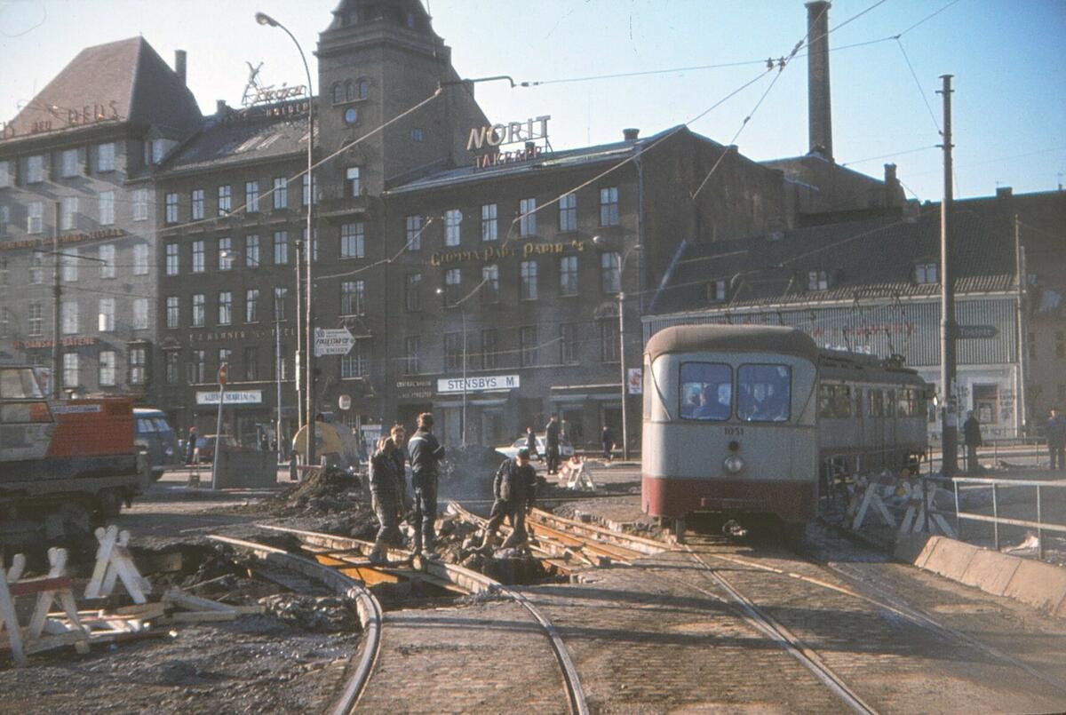 Ekebergbanen, nr. 1051, på Jernbanetorget. 