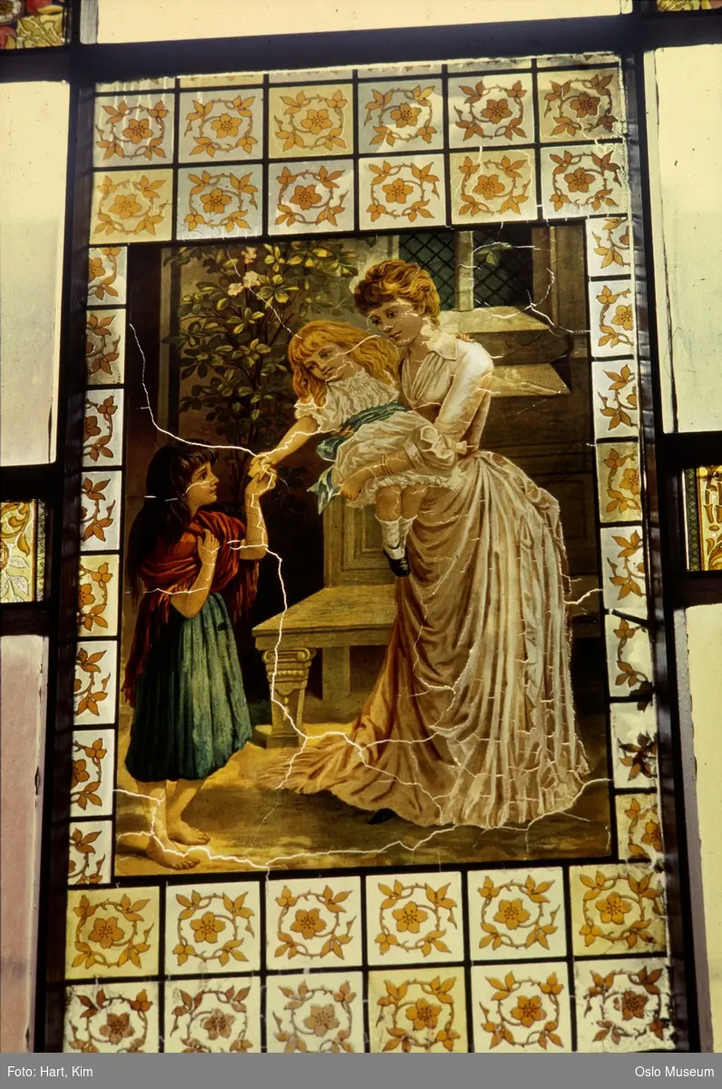vindu, glassmaleri: kvinneportrett