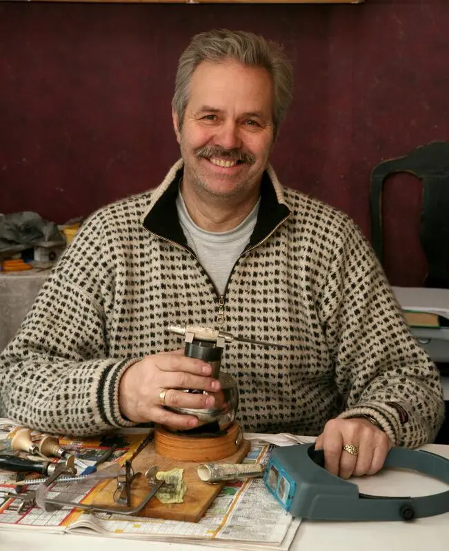 Knife maker Jonny Borge engraving a knife.