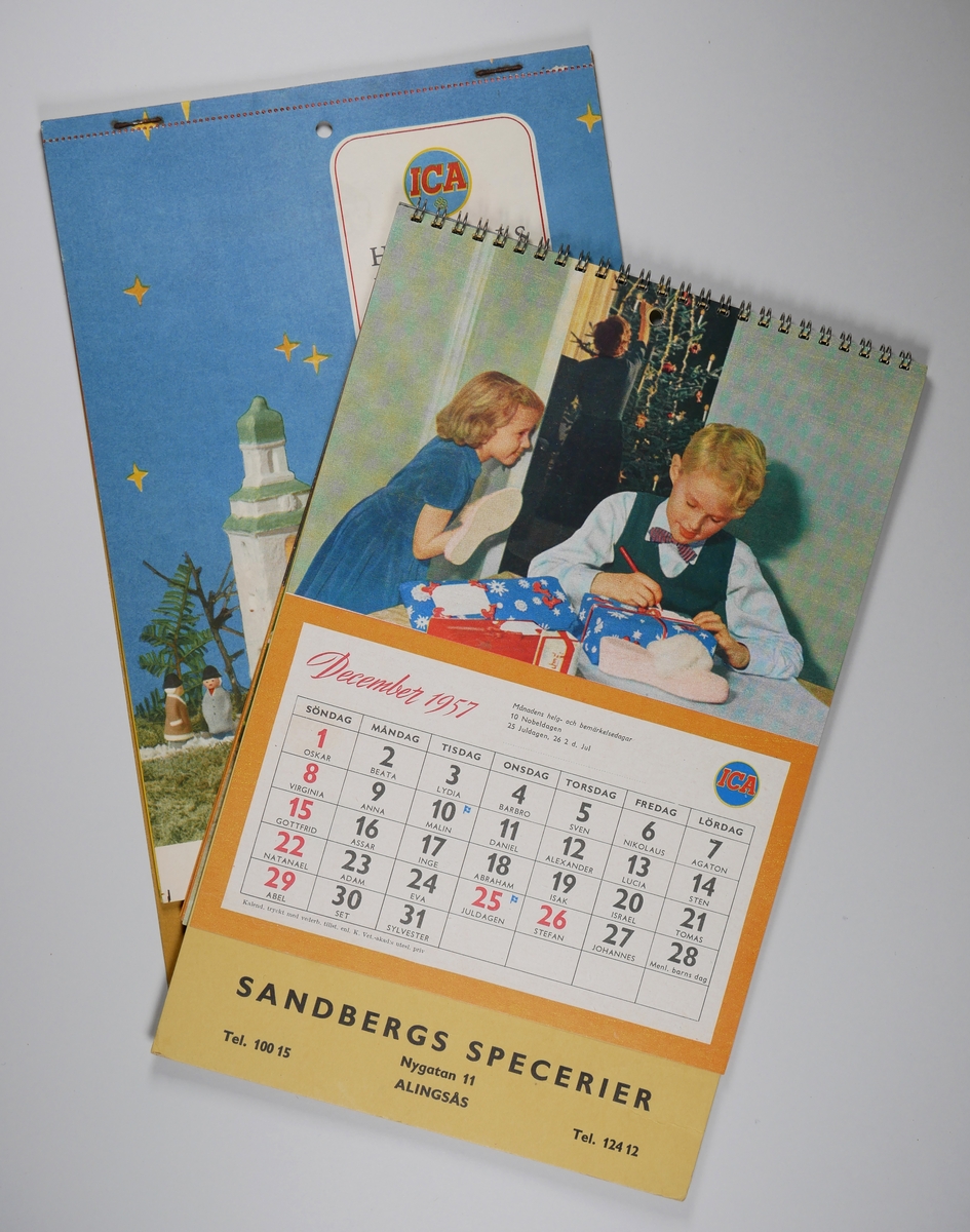 Väggalmanacka

1.  Hushållskalender 1954.
Gott nytt år från er Ica-handlare.

2.  dito 1957.


Månadsblad med illustration, monterade på kartong med tryck:
Sandbers specerier, Nygatan 11 Alingsås.

Telefonnummer 1954: 15 resp 2412
Telefonnummer 1957: 100 15 resp 124 12