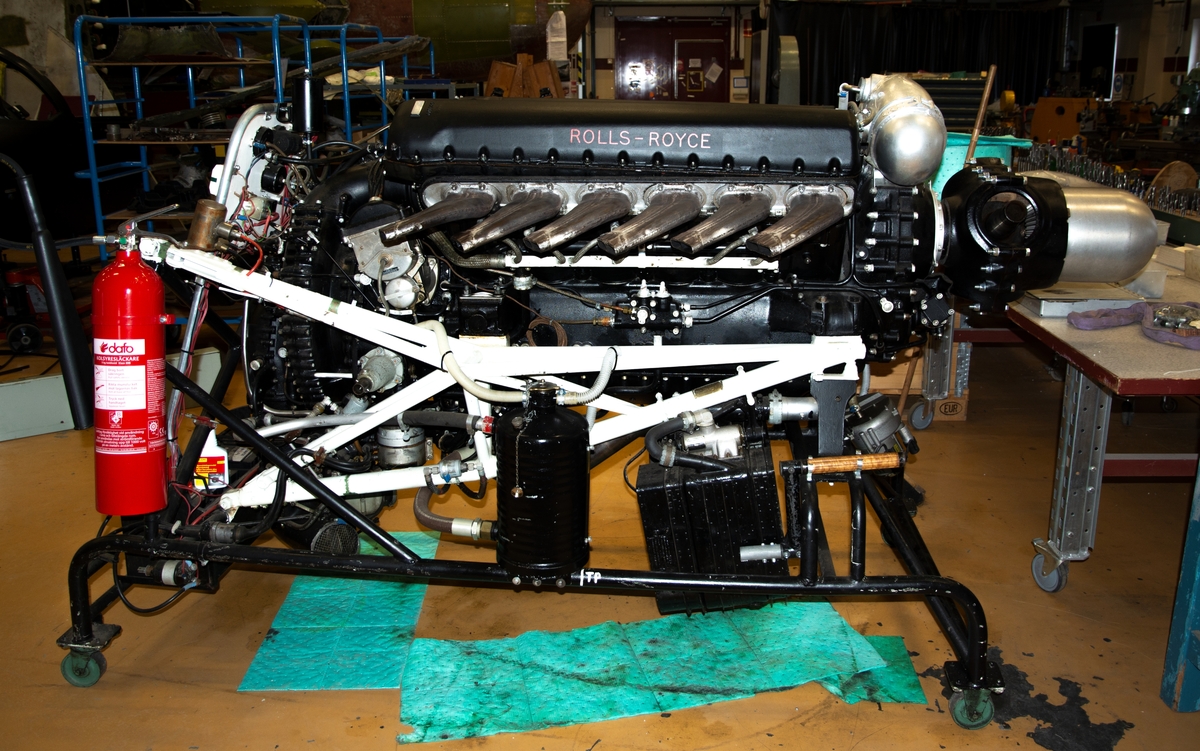 Flygmotor Rolls Royce Merlin 38, 12 cylindrar, 1299 hk. Just denna version är nedtrimmad med enstegskompressor.