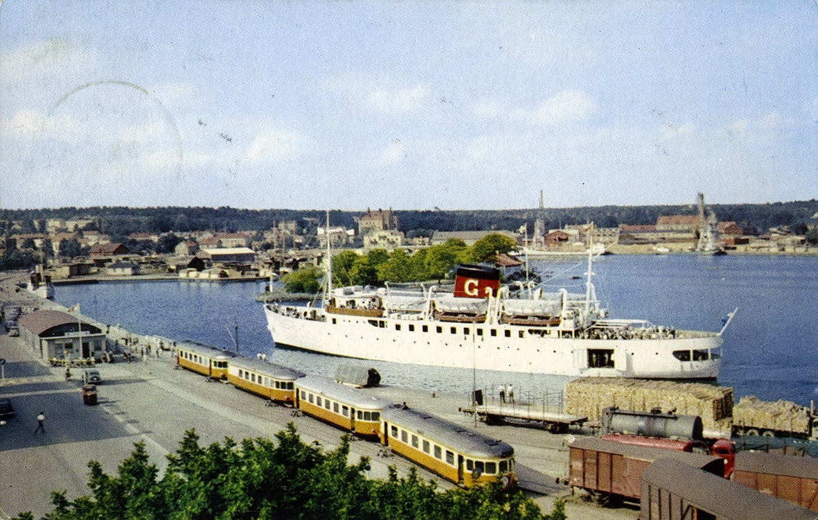 Oskarshamn, hamnen med gotlandsfärja och järnväg.