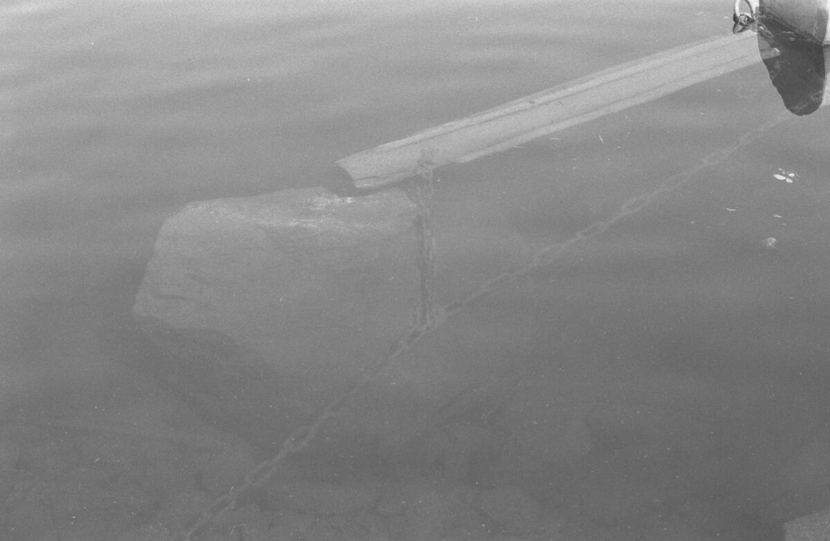 Stenfäste under vattnet vid gammla Lövöns kraftverk