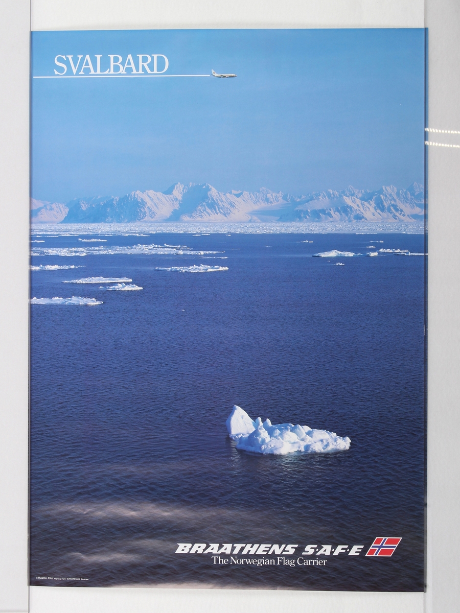 Reklameplakat som viser foto av snødekt landskap, og hav med isflak i forgrunnen.