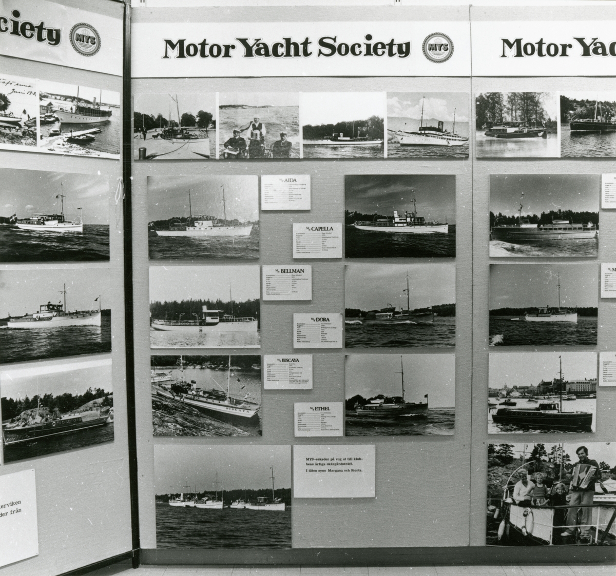 Utställningen "Fritidsbåtar på museum". Skärm med fotografier av "MYS" - Motor Yacht Societys båtar