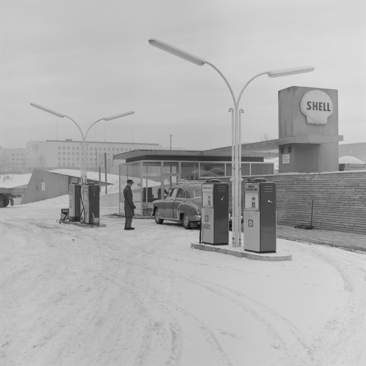 Norske Shell A/S, foto av ny bensinstasjon på Marienlyst