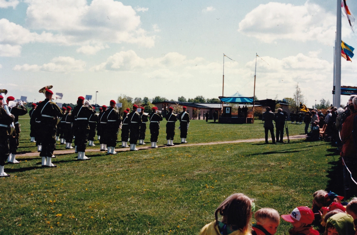 Överlämning av strv 122 till Skaraborgs regemente på Heden i Skövde 1997-05-22. Arméns musikpluton.
