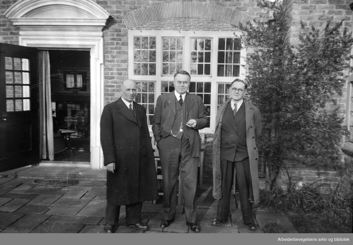 Fairway, England 1942. Fra venstre Arne Sunde, Johan Nygaardsvold og Terje Wold