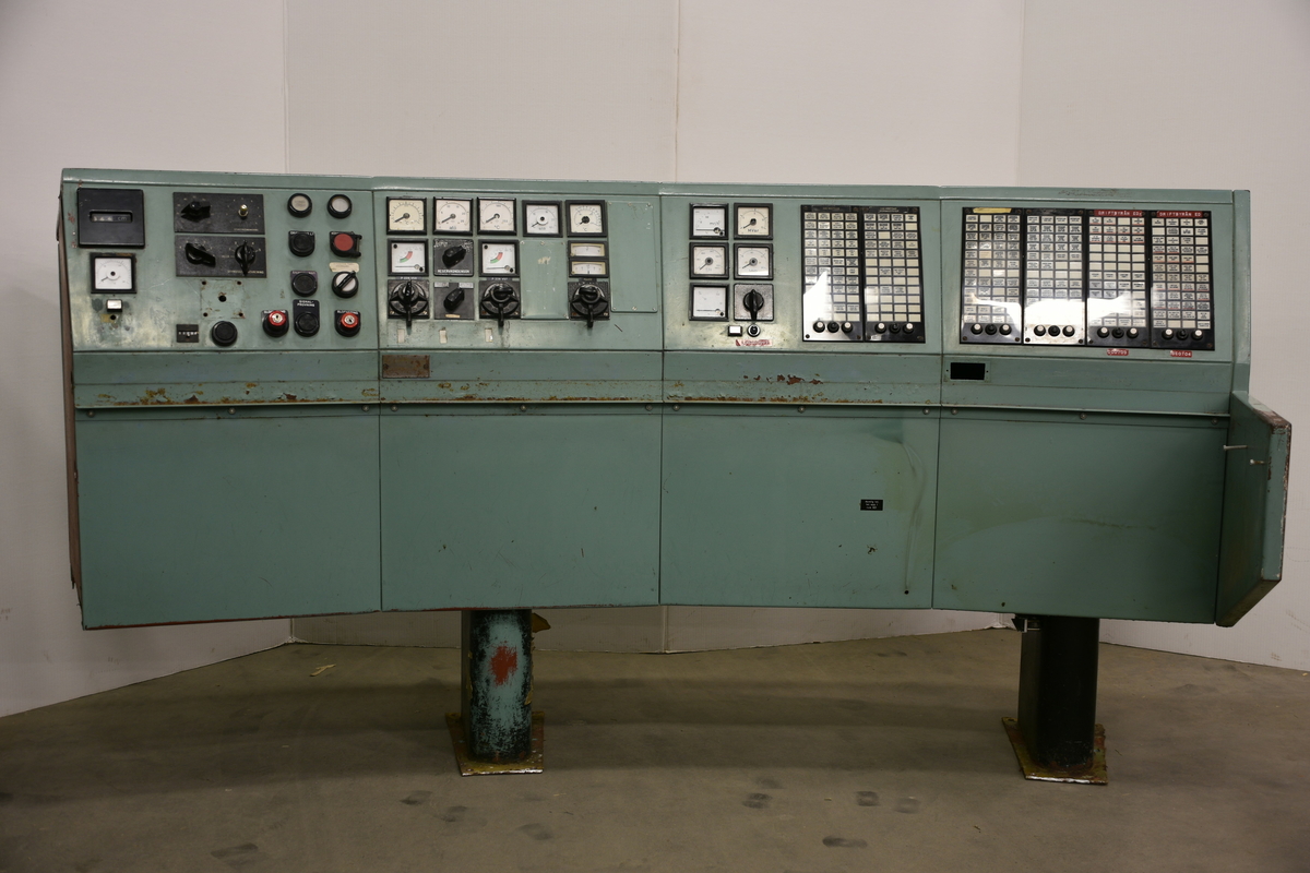 Kontrollbord för kärnkraftverk, del av: Pult (höger).