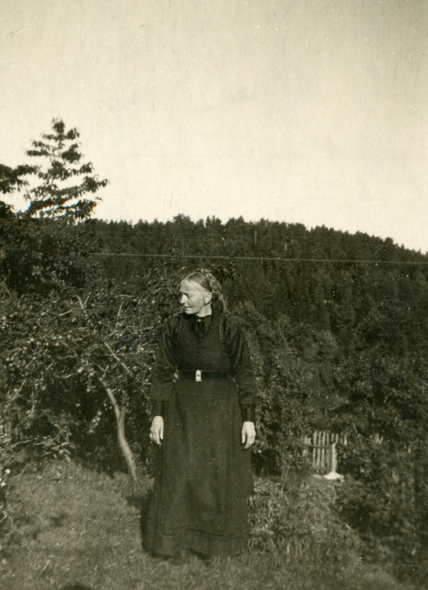 Portrettfoto av Ingeborg Braaten, g. Kiste.,