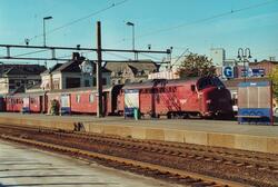 Diesellokomotiv Di 3 629 med tog til Trondheim over Røros på