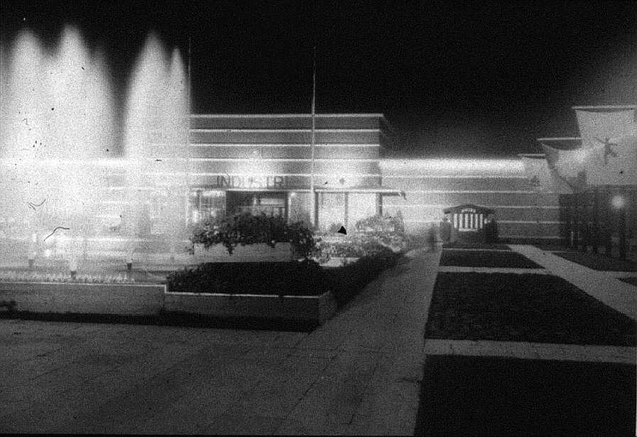 Fontenen til Østfoldutstillingen 1930 om natten