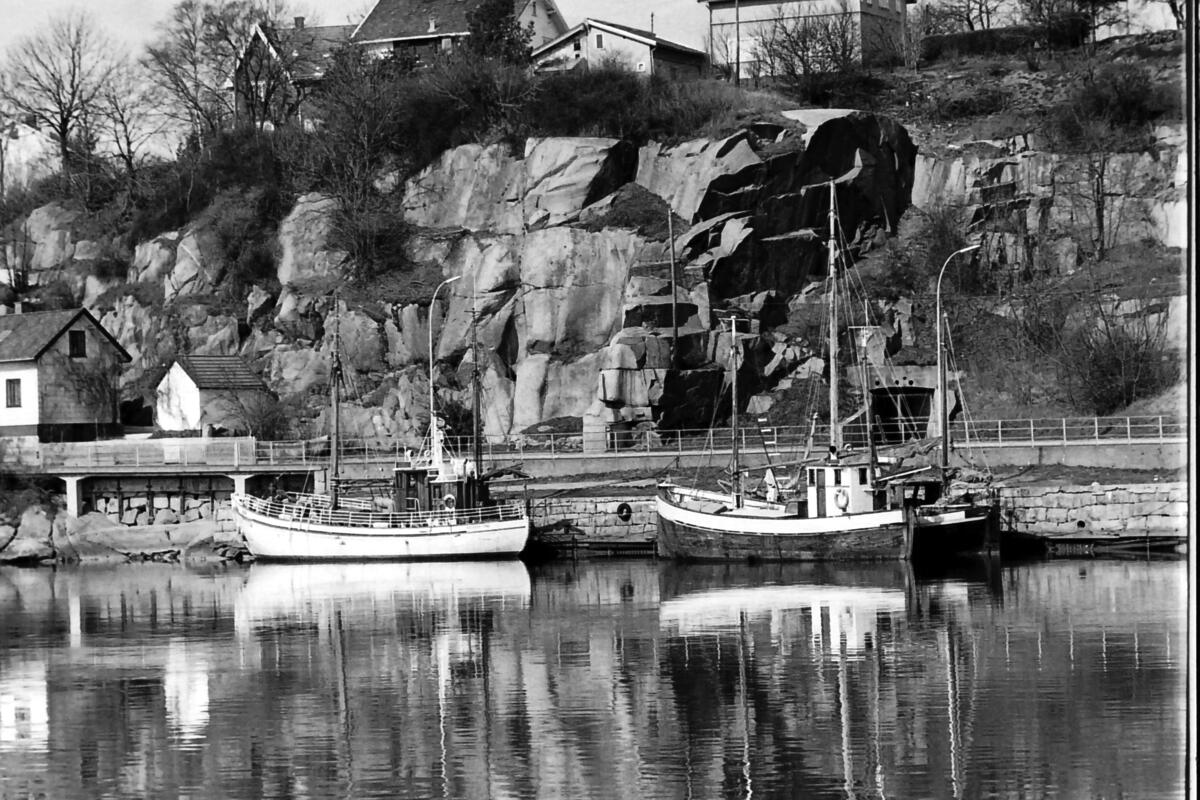 Skøyter ved havn i Spikeren i Sannesund