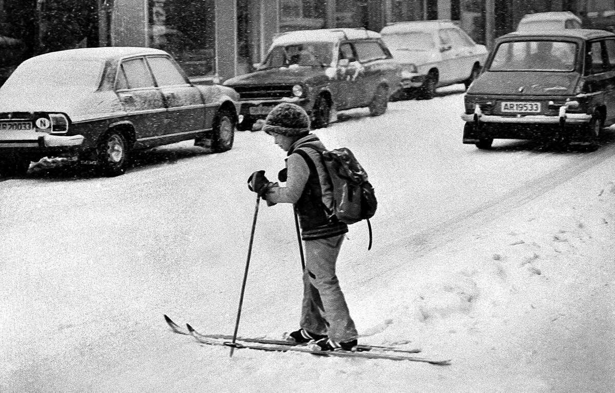 Fotoblikk, vinteren 1977/78 i Sarpsborg, på ski til skolen i  Glengsgata like utenfor Børsandhjørnet