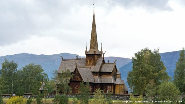 Lom stavkirke. Foto: Dagfinn Rasmussen (kirkesøk.no)